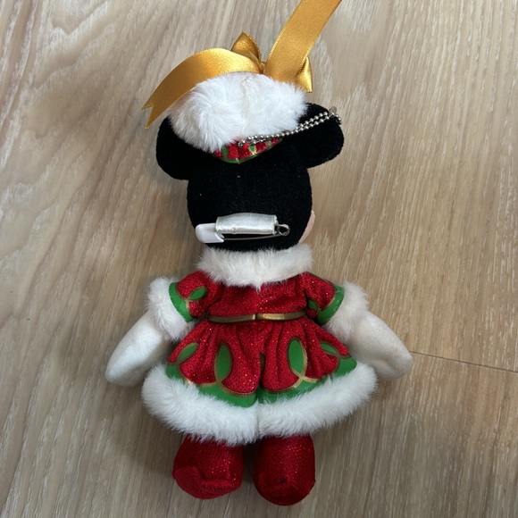 Christmas Minnie plush keychain from Tokyo Disneyland - Picture 3 of 3